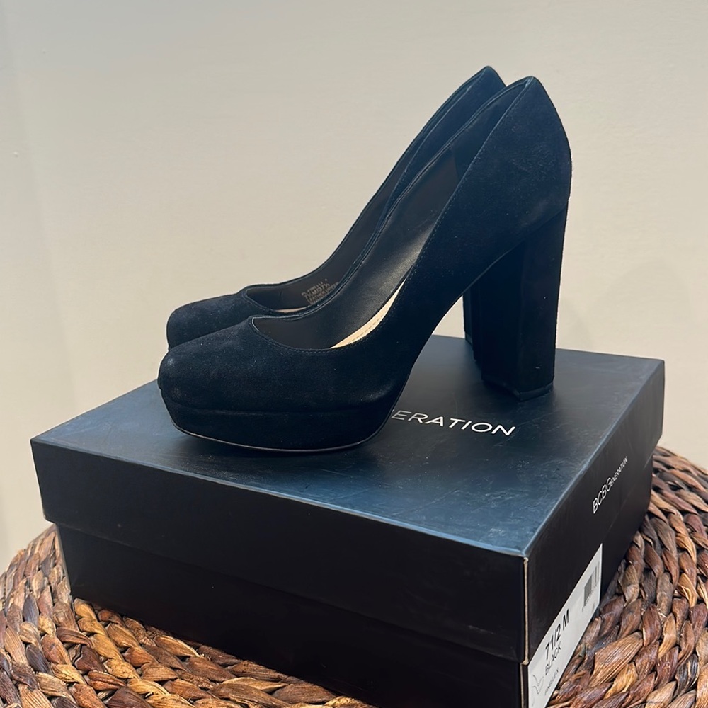 Bcbg finelle thick heel natural suede pumps